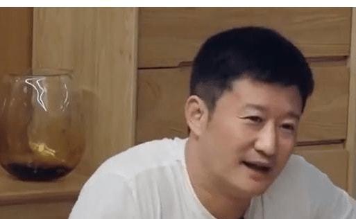 吴京吃谢楠的瓜,揭秘这对明星夫妻的甜蜜瞬间