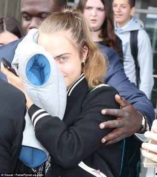 明星在登机图片,星光熠熠的机场风采